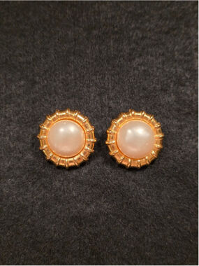 Authentic Vintage 1970s Chanel Scalloped Gold & Faux Pearl Clip-On Earrings